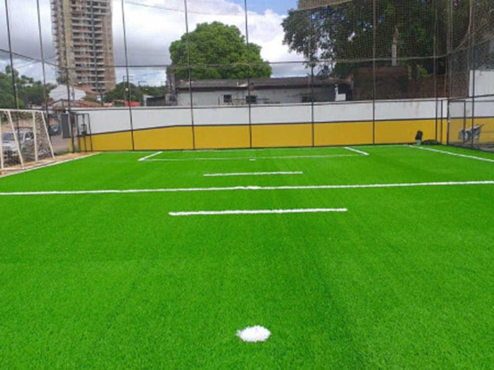 Grama sintética para quadra: durabilidade e excelência para seus espaços esportivos